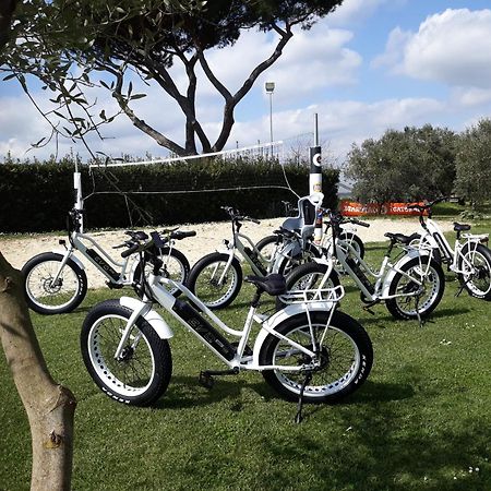 Bici Grill Decimo Miglio Aeroporto Ciampino Francigena Country House Buitenkant foto